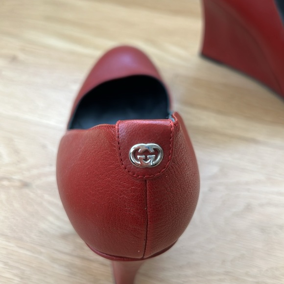 GG - Authentic Gucci Italian wedge high heels. Red 38 1/2. Excellent condition! - Picture 5 of 11